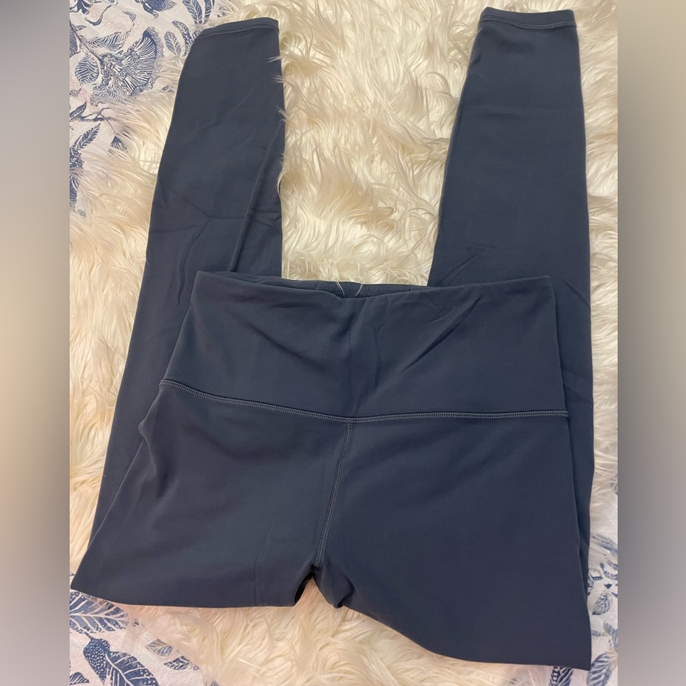 ATHLETA ELATION ULTRA HIGH RISE S/P LEGGING
Waist :13”
Inseam:24” - Picture 3 of 5
